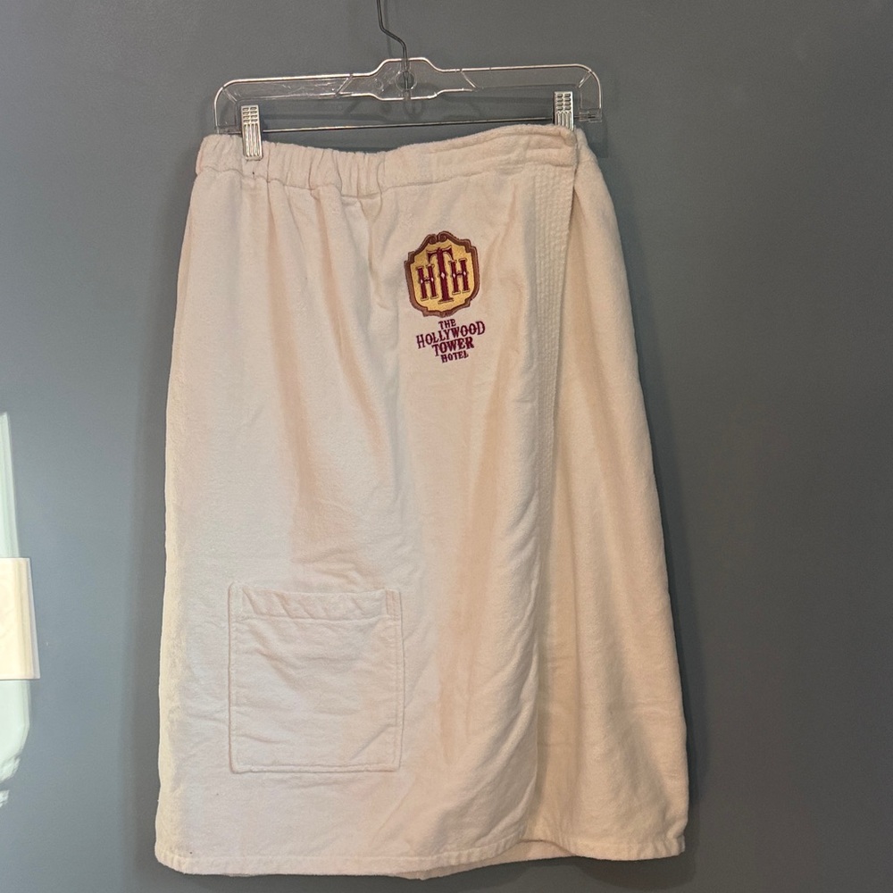 Disney’s Hollywood Tower Hotel wrap bath towel.